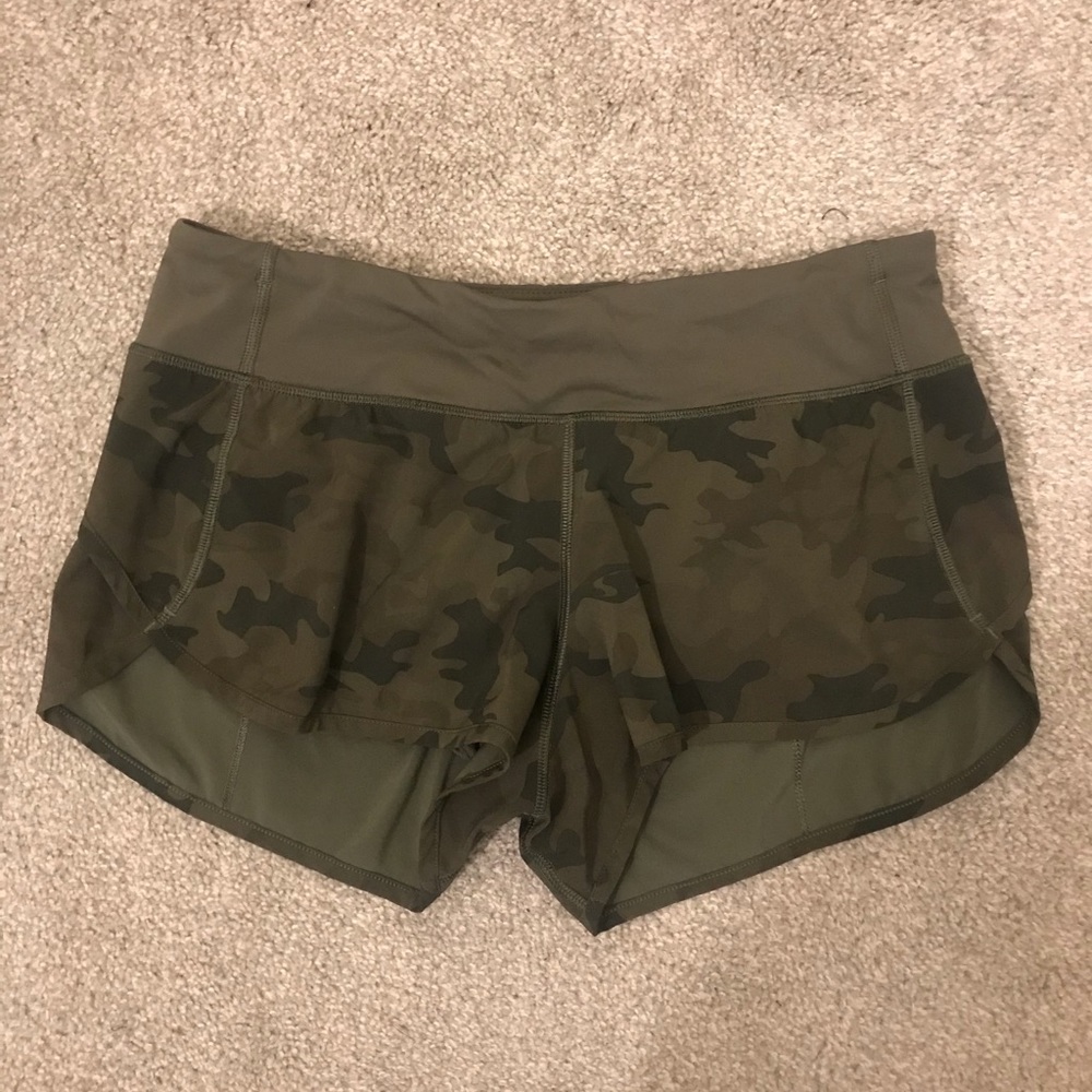 Lululemon Speed Up Shorts 2.5” - size 6